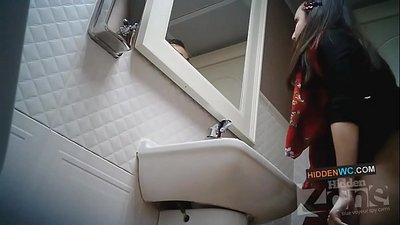 Verstoppt Kameraopnahmen am Fraentoilette (1)